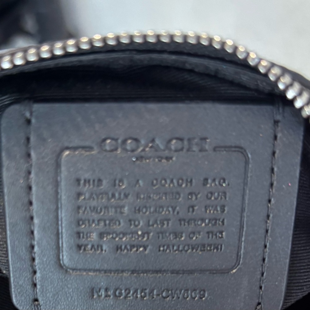 COACH Cat Moon and Sparkling Stars Black Corner Zip Wristlet! Limited edition!🚨🖤 - Picture 3 of 4